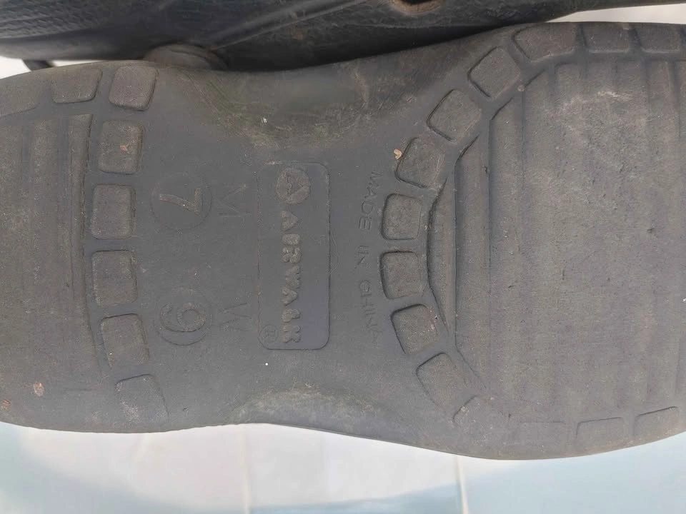 Unisex Crocs & Blue Airwalks - $10 each - photo 3