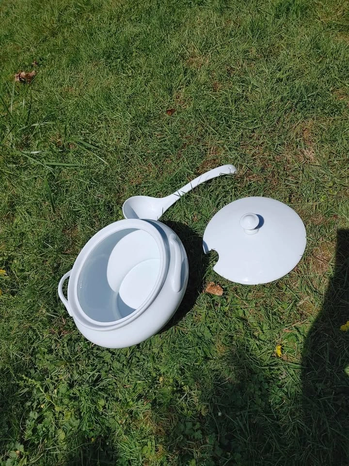 White porcelain soup tureen pot with lid and ladle - photo 3