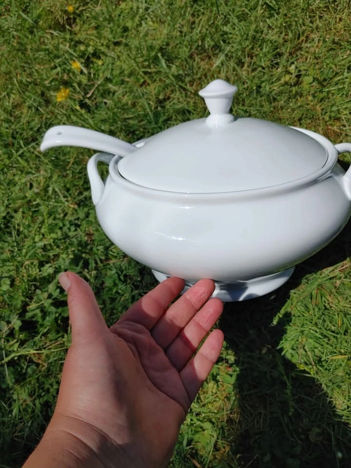 White porcelain soup tureen pot with lid and ladle - photo 5