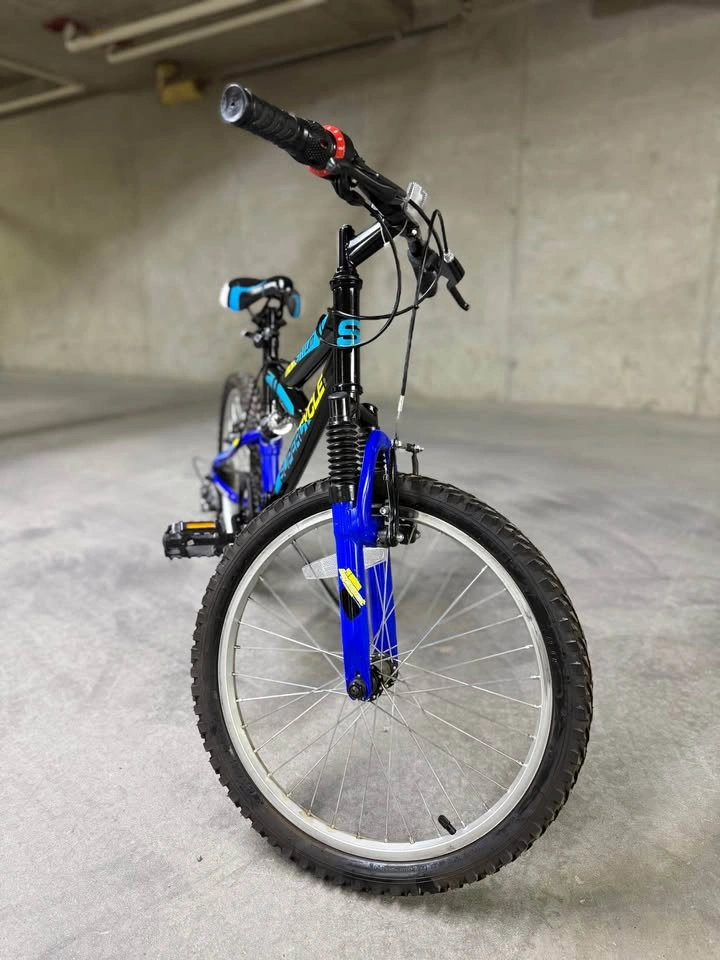 Supercycle Momentum 20” Kids Bike — Almost Brand New - photo 2