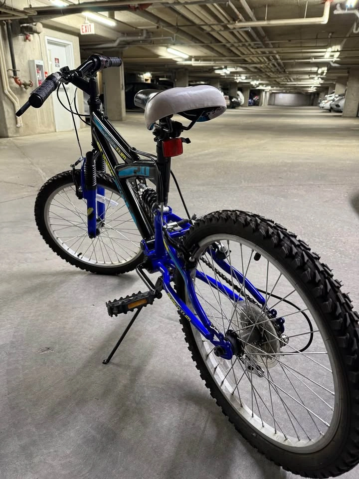 Supercycle Momentum 20” Kids Bike — Almost Brand New - photo 3
