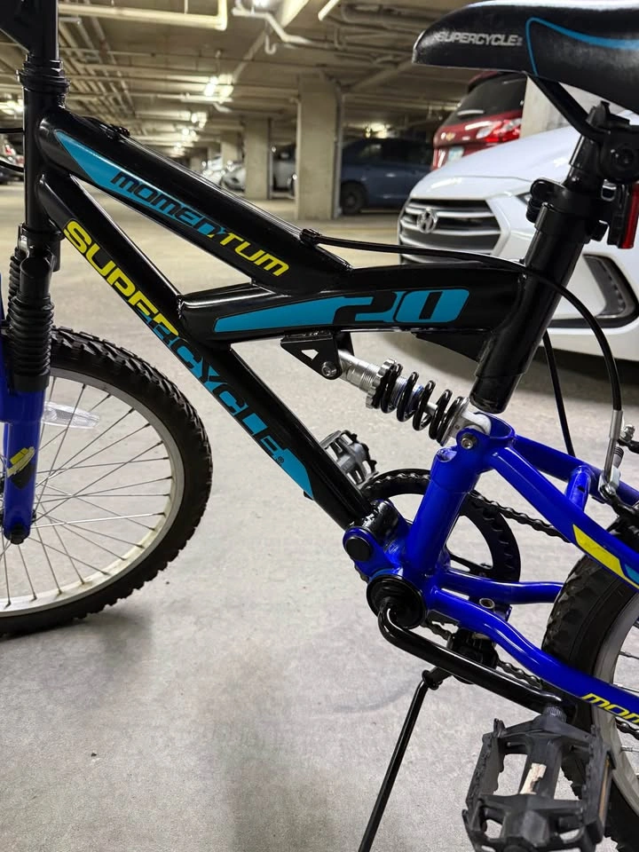Supercycle Momentum 20” Kids Bike — Almost Brand New - photo 5