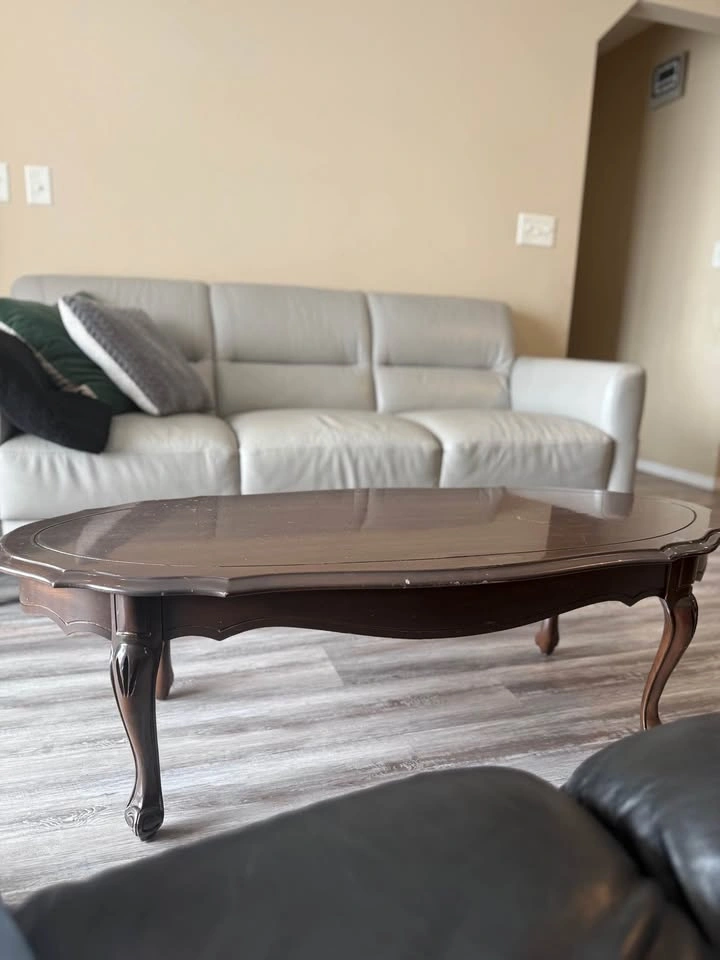 Deilcraft Solid Wood Coffee Table - Made in Canada - Oval Carved - photo 2