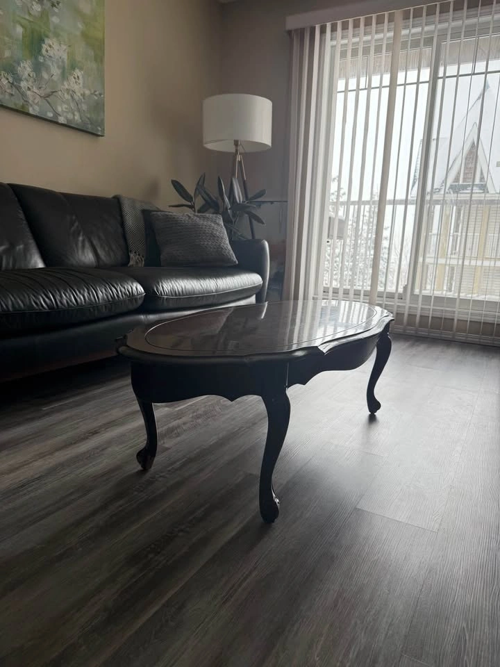 Deilcraft Solid Wood Coffee Table - Made in Canada - Oval Carved - photo 3