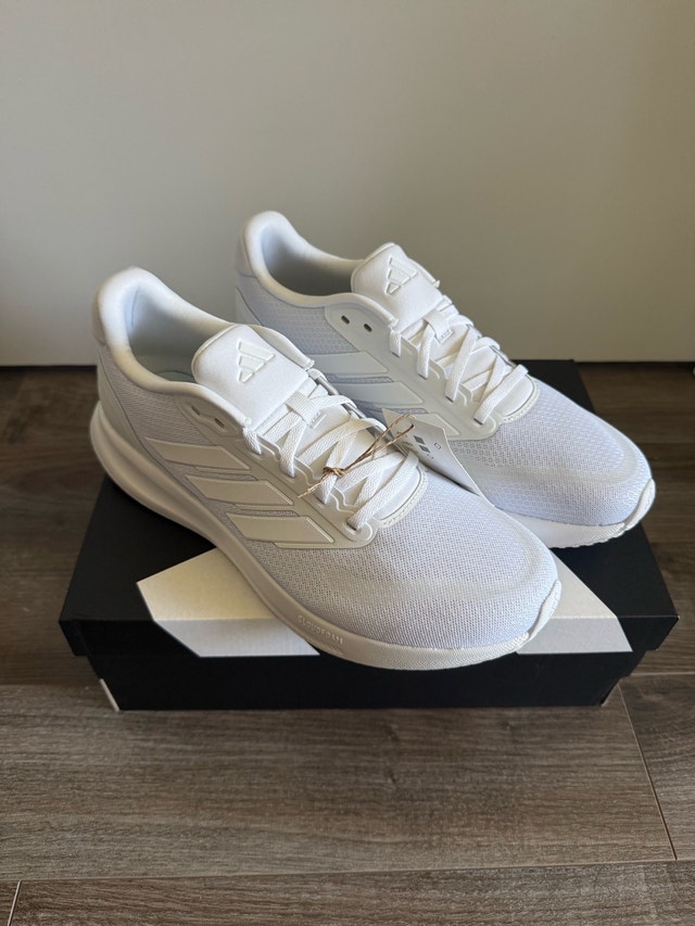 Brand new adidas cloud foam men’s running shoes size 9.5