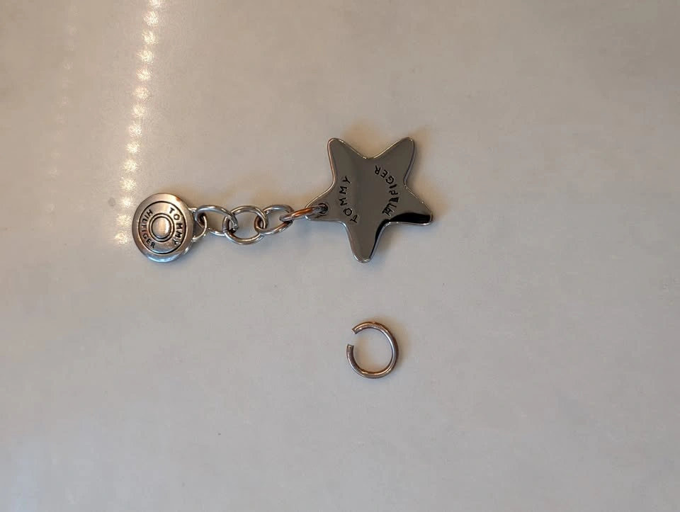 Tommy Hilfiger Star Bag Charm Keychain Silver Pendant Y2K - photo 3