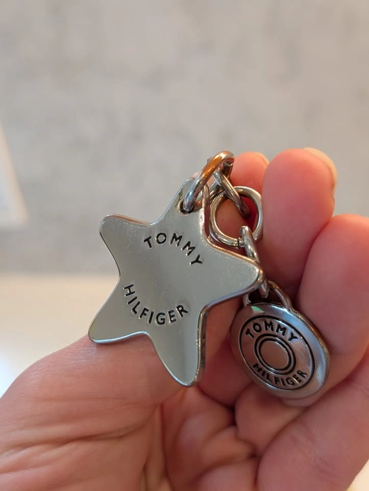 Tommy Hilfiger Star Bag Charm Keychain Silver Pendant Y2K - photo 5