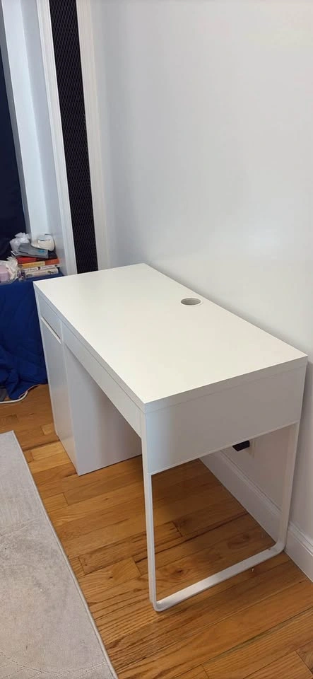 IKEA Micke Desk - photo 2