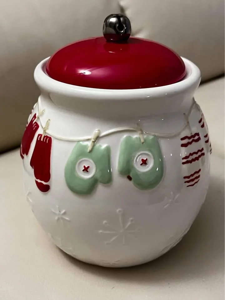 Hallmark Keepsake Ornament "A Merry Mouse" image indicator(2)