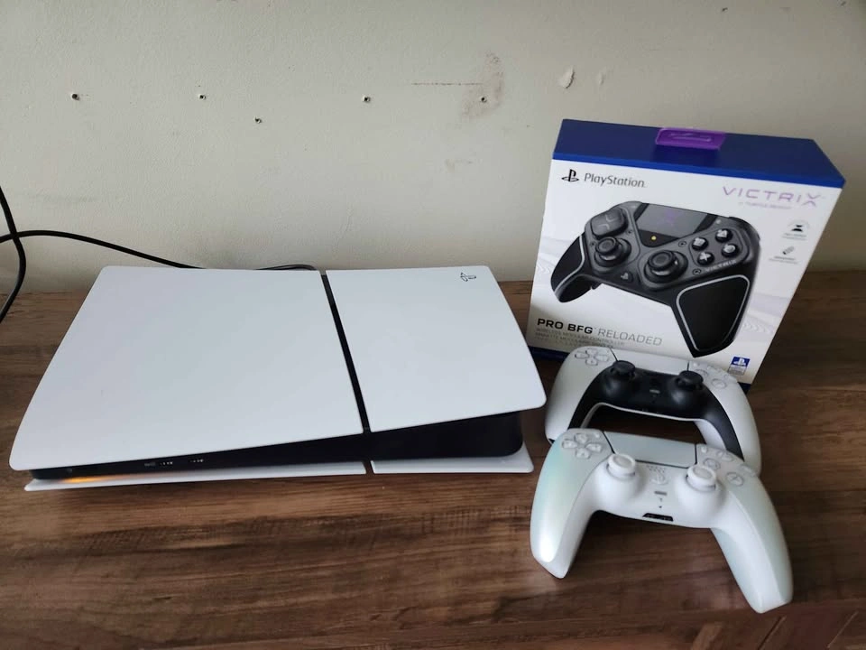 PS5 Slim Bundle + Victrix Pro BFG + 2 Controllers - photo 2