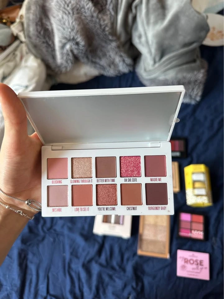 Assorted makeup lot - photo 2