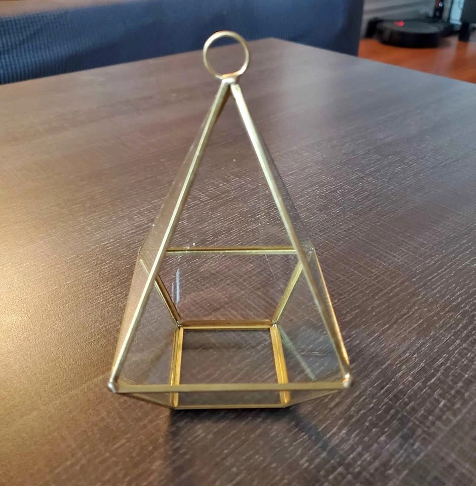 Triangular Prism Centerpiece (19 pcs)