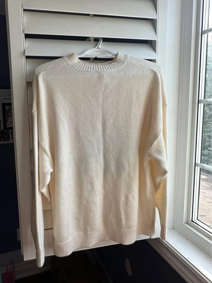 H&M Limited Edition Hello Kitty Sweater - Size M - photo 2