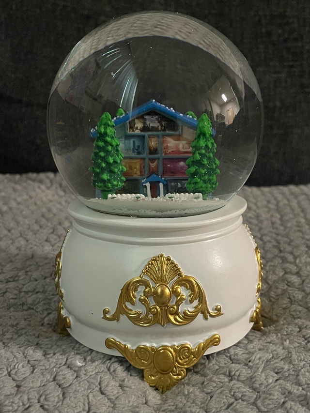 Taylor Swift Lover House Snowglobe