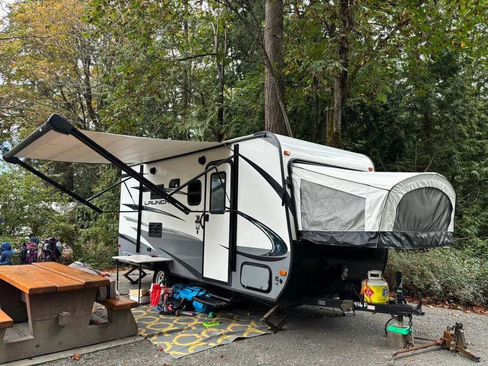 2018 Starcraft Launch M-17SB Hybrid Camper Trailer