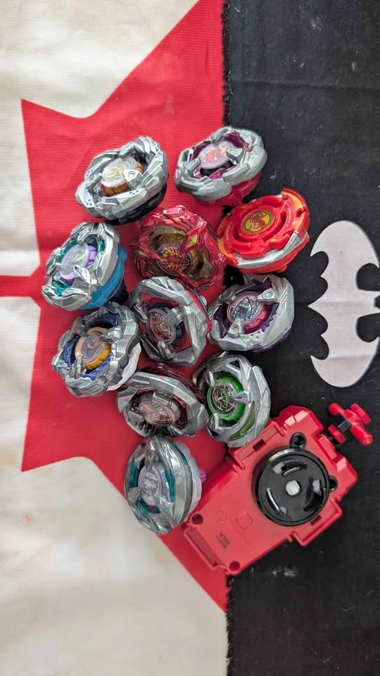 Beyblade Lot 11 Beyblades and Launcher