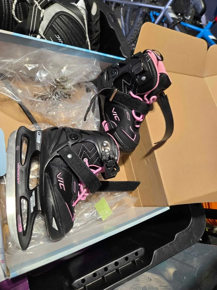 VIC Adjustable Recreational Ice Skates - 8.5Y-12.5Y - photo 2