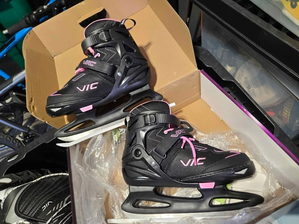 VIC adjustable Recreational ice skates - size 4 - 8.5 - photo 2