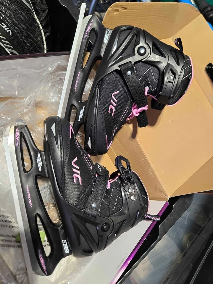 VIC adjustable Recreational ice skates - size 4 - 8.5 - photo 3