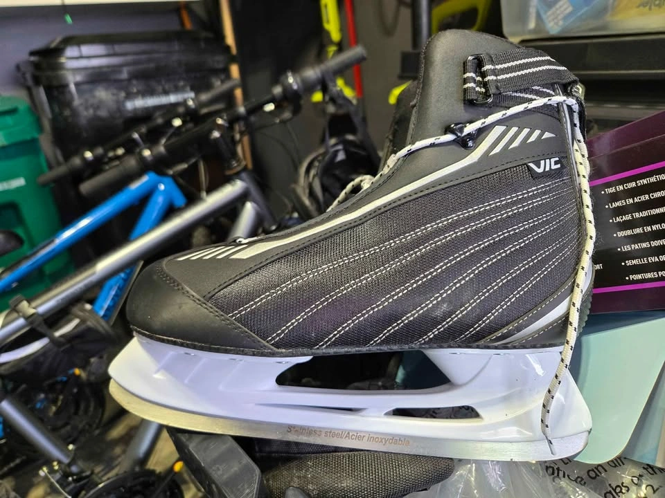 VIC Recreational Ice Skates - Men's Size 10 - photo 3
