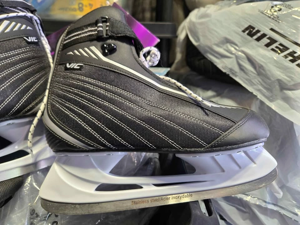 VIC Recreational Ice Skates - Men's Size 10 - photo 5