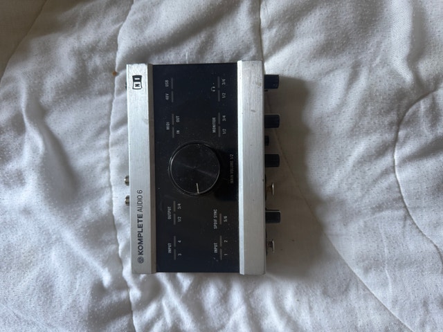 NI Komplete Audio 6