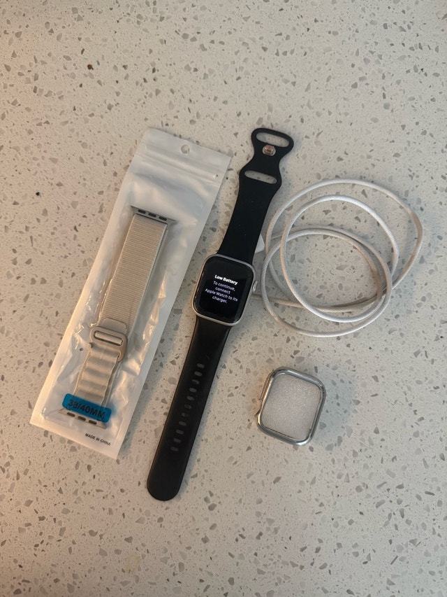 Apple Watch Series 8 | 41mm GPS+Cellular w/ extra band & case