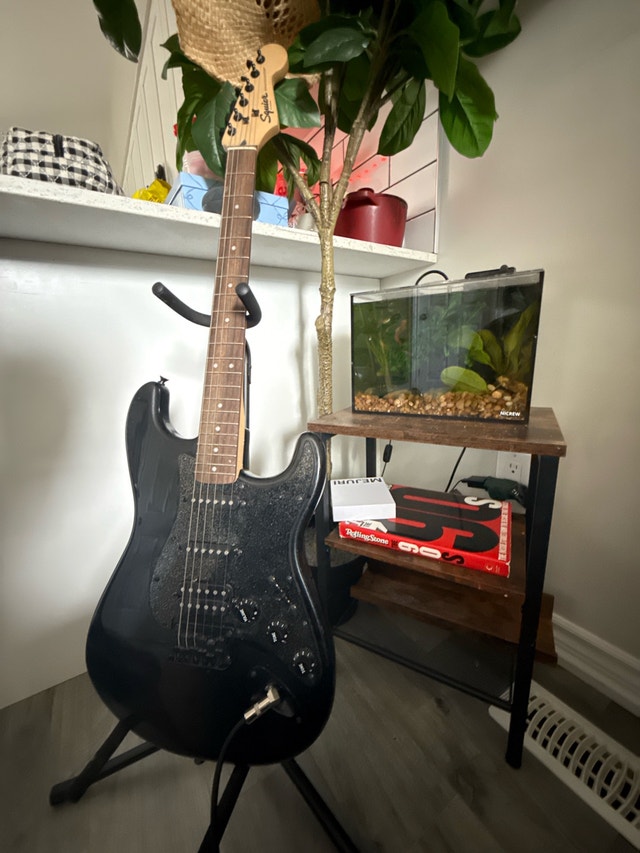 Fender Squier FSR Bullet Stratocaster HSS
