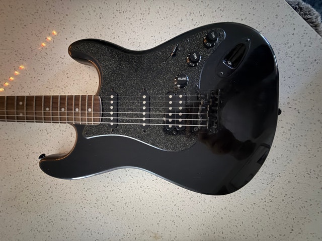 Fender Squier FSR Bullet Stratocaster HSS - photo 2