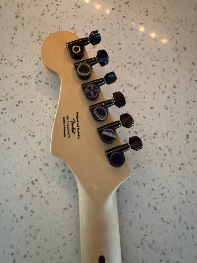 Fender Squier FSR Bullet Stratocaster HSS - photo 3