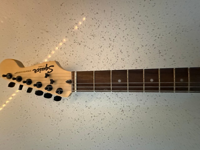 Fender Squier FSR Bullet Stratocaster HSS - photo 4