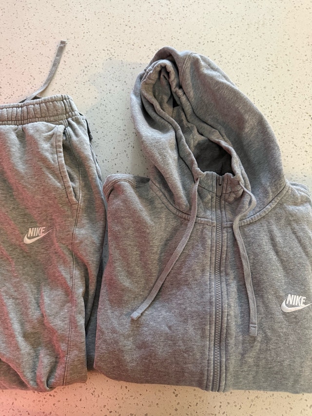 Men's Medium Nike Tracksuit