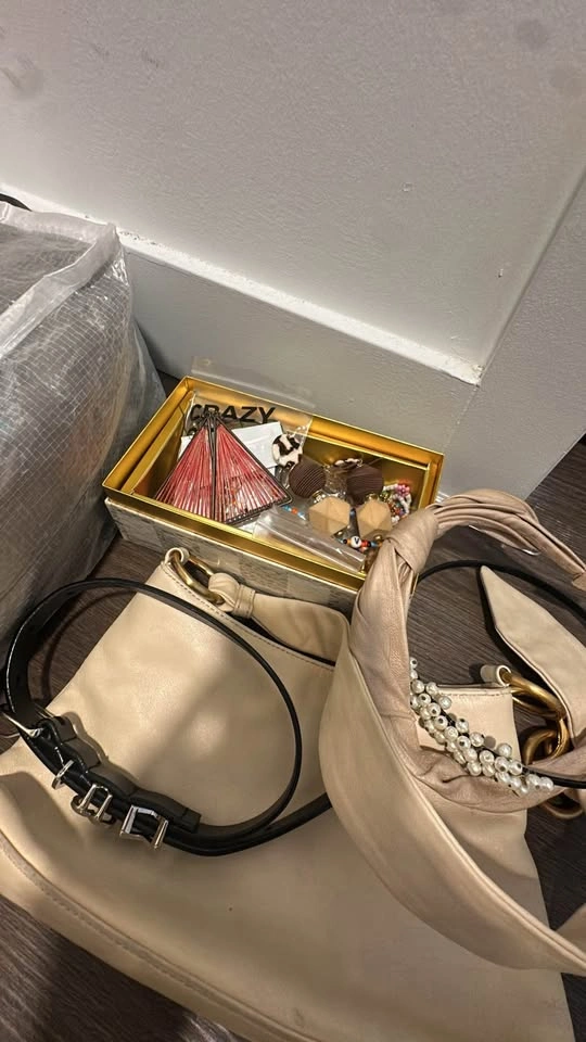 Take All: Branded Items Worth $1000+ - photo 2