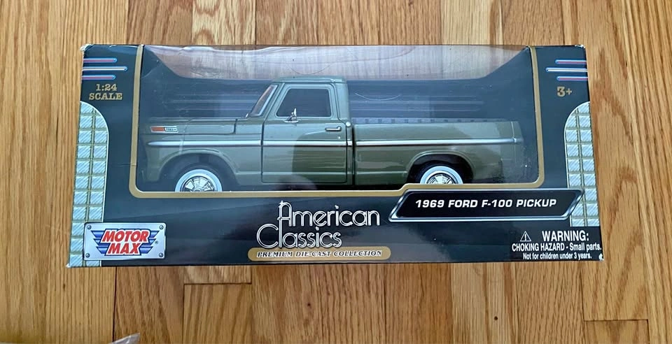 MOTOR MAX 1969 Ford F-100 Pickup Die-Cast Truck 1:24