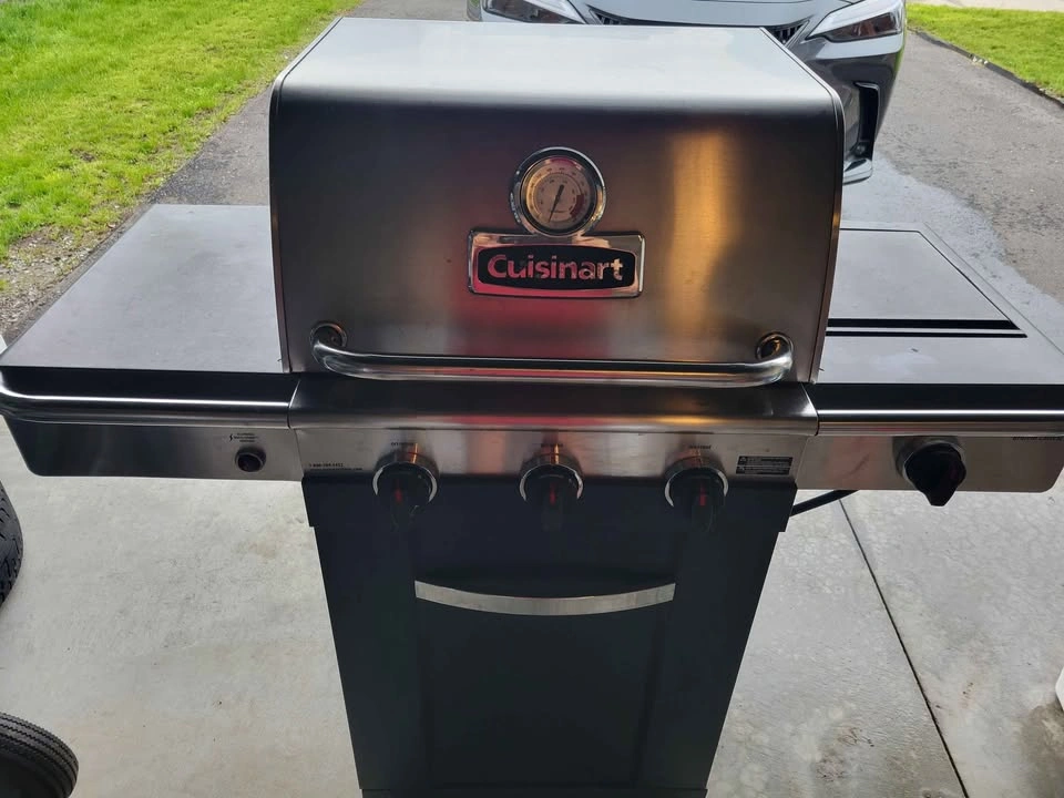 Cuisinart Propane BBQ - Great Condition, Works Perfectly! - photo 2