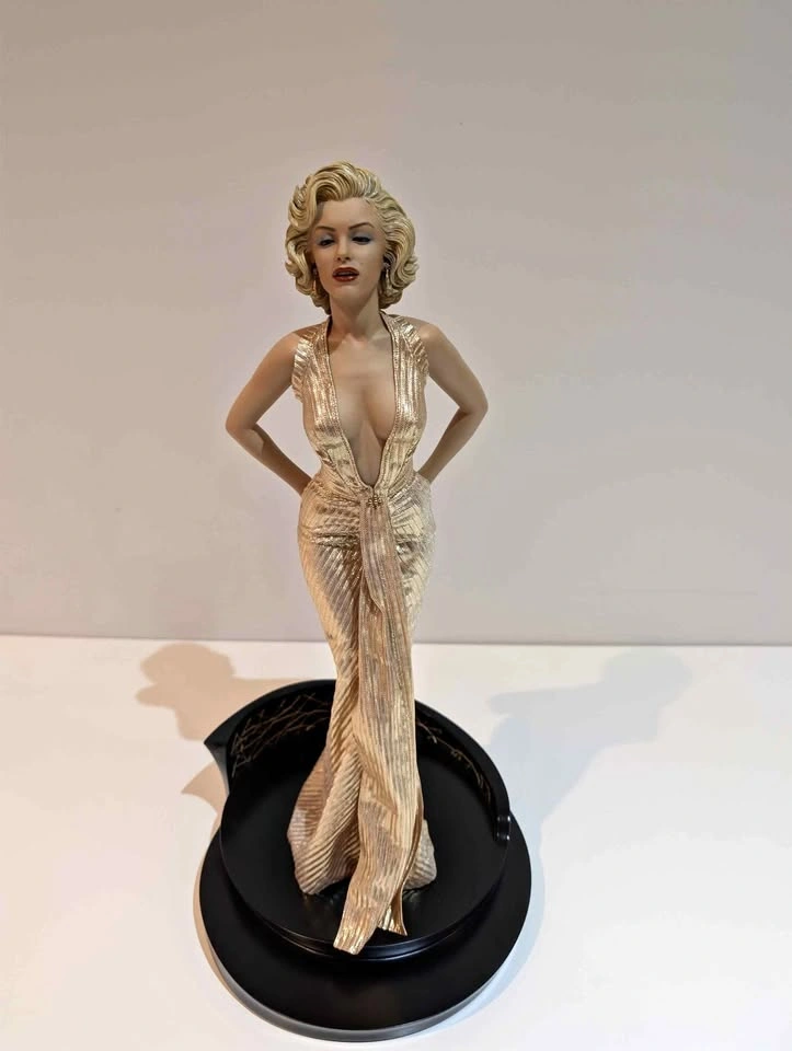 Marilyn Monroe 1/4 Scale "Gentlemen Prefer Blondes" - Blitzway