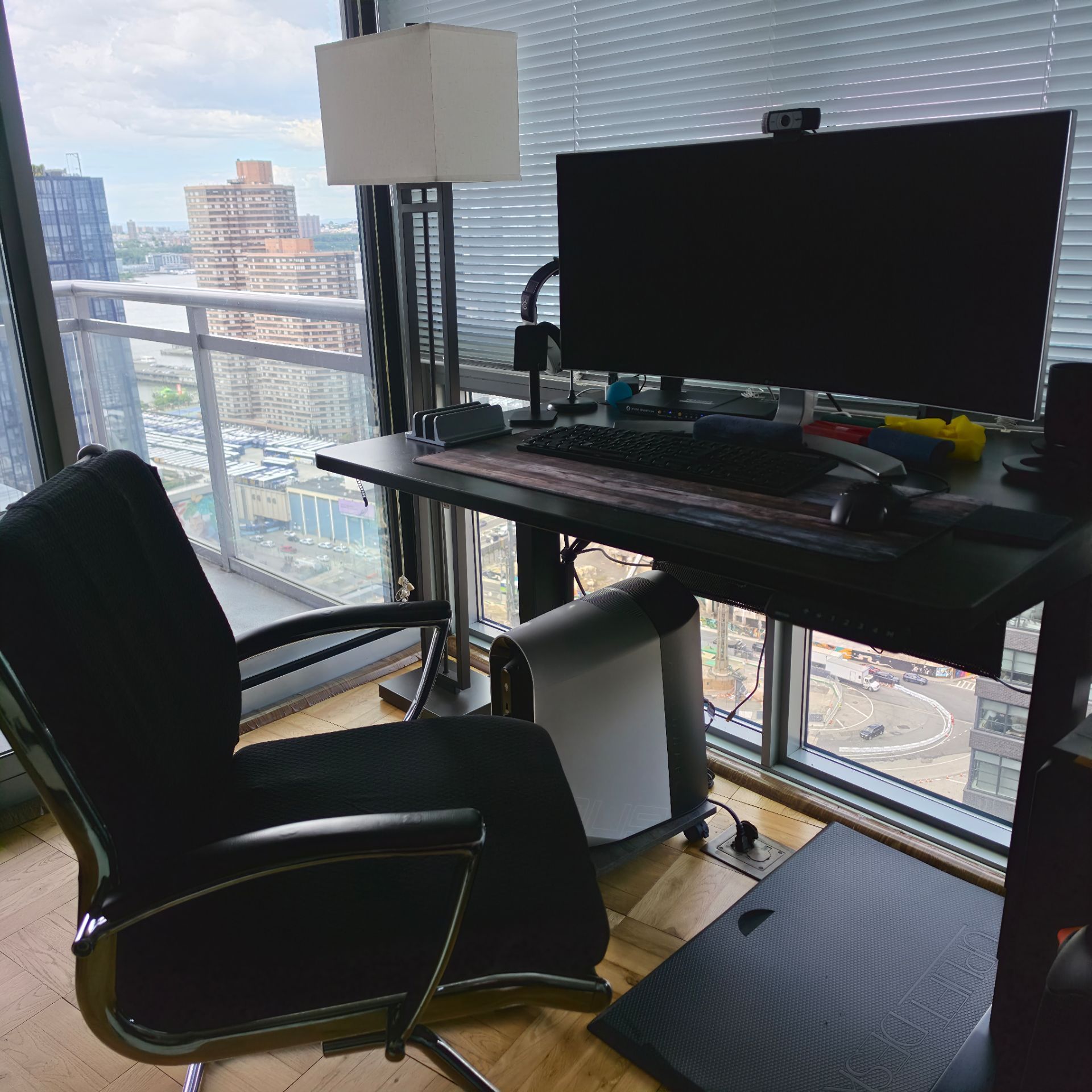UPLIFT V2 Standing Desk - Ash Gray 42" x 30"
