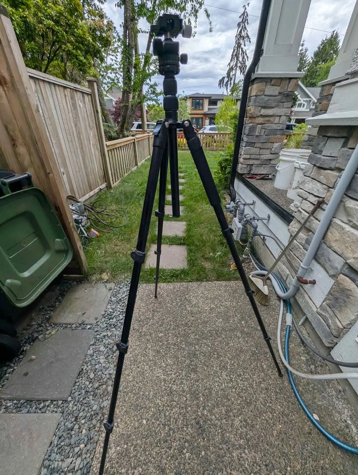 Camera Tripod and ballhead - photo 3