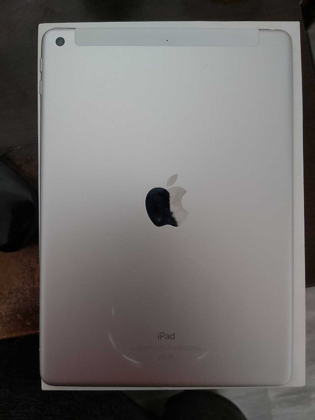 iPad 6th gen 32GB WiFi + Cellular - photo 2