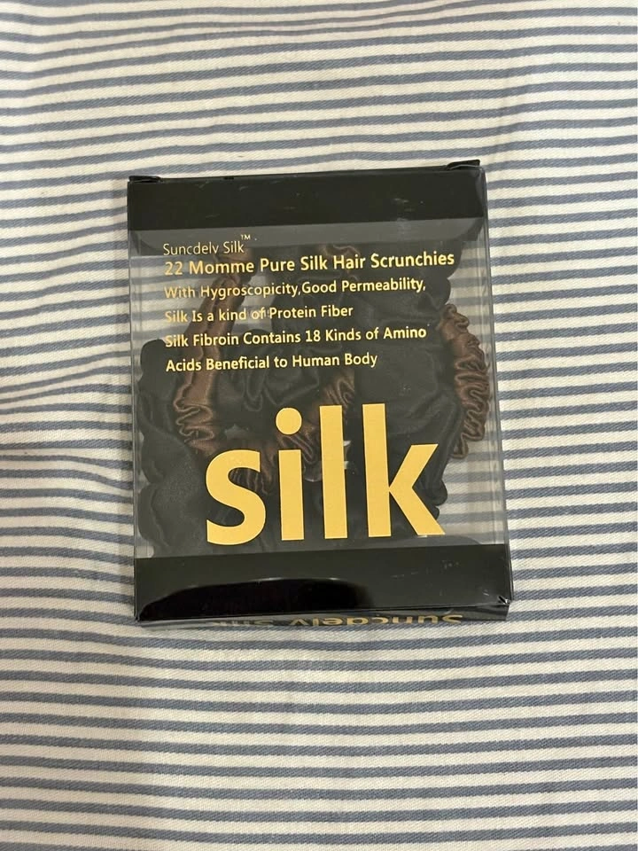 Scrunchies (2)