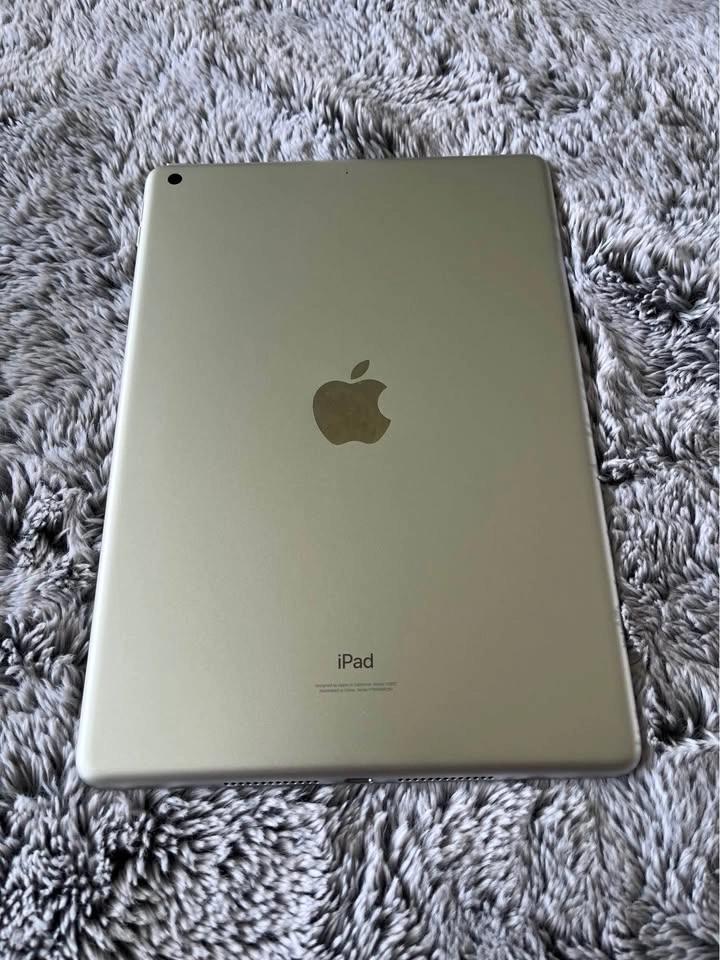 Apple iPad 9th Gen 256GB - Like New - photo 2