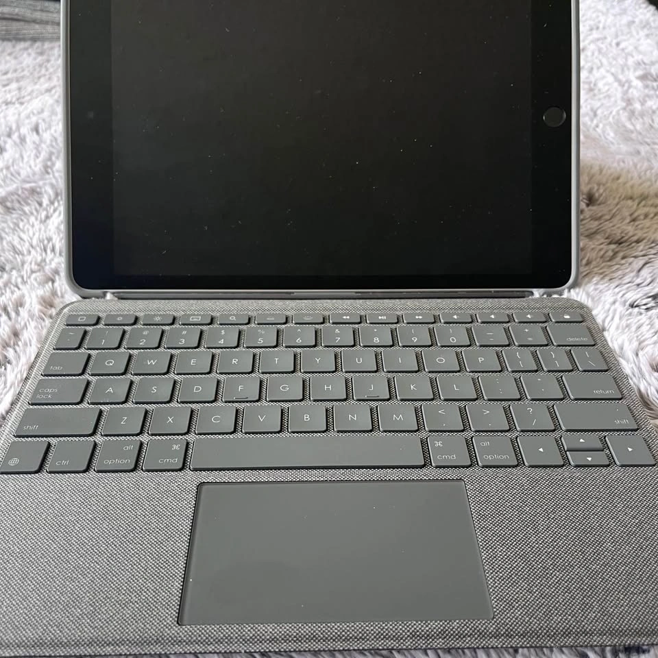 Logitech Combo Touch Keyboard Case for iPad Gen 9/8/7 - photo 2