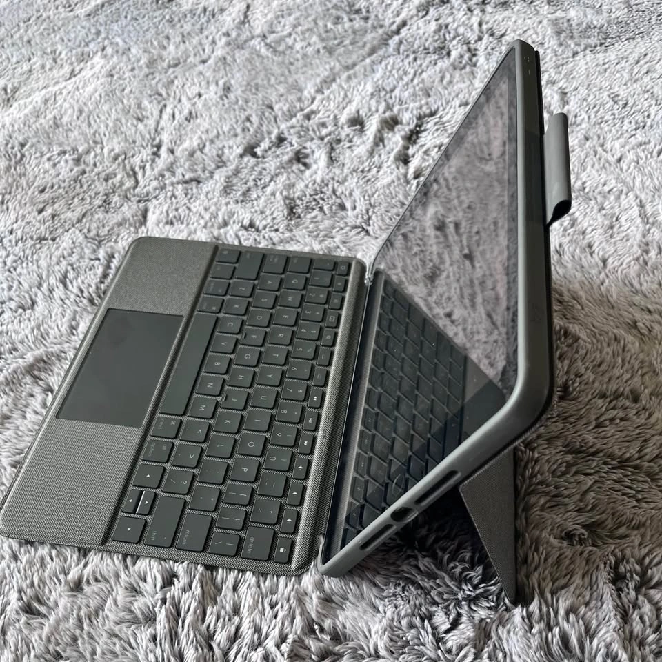 Logitech Combo Touch Keyboard Case for iPad Gen 9/8/7 - photo 3