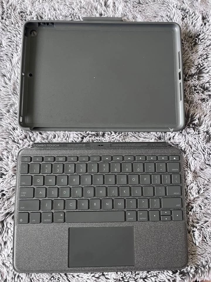 Logitech Combo Touch Keyboard Case for iPad Gen 9/8/7 - photo 4