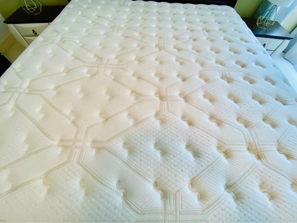 Premium Serta King Mattress | Like New Condition | $150 - photo 2