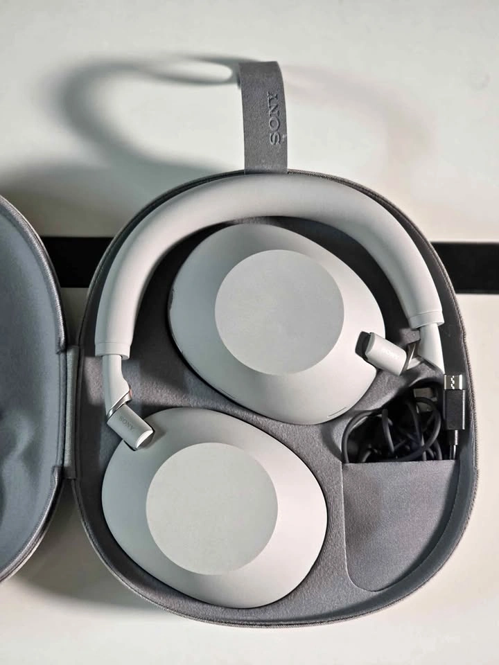 Sony WH-1000XM6 Headphones