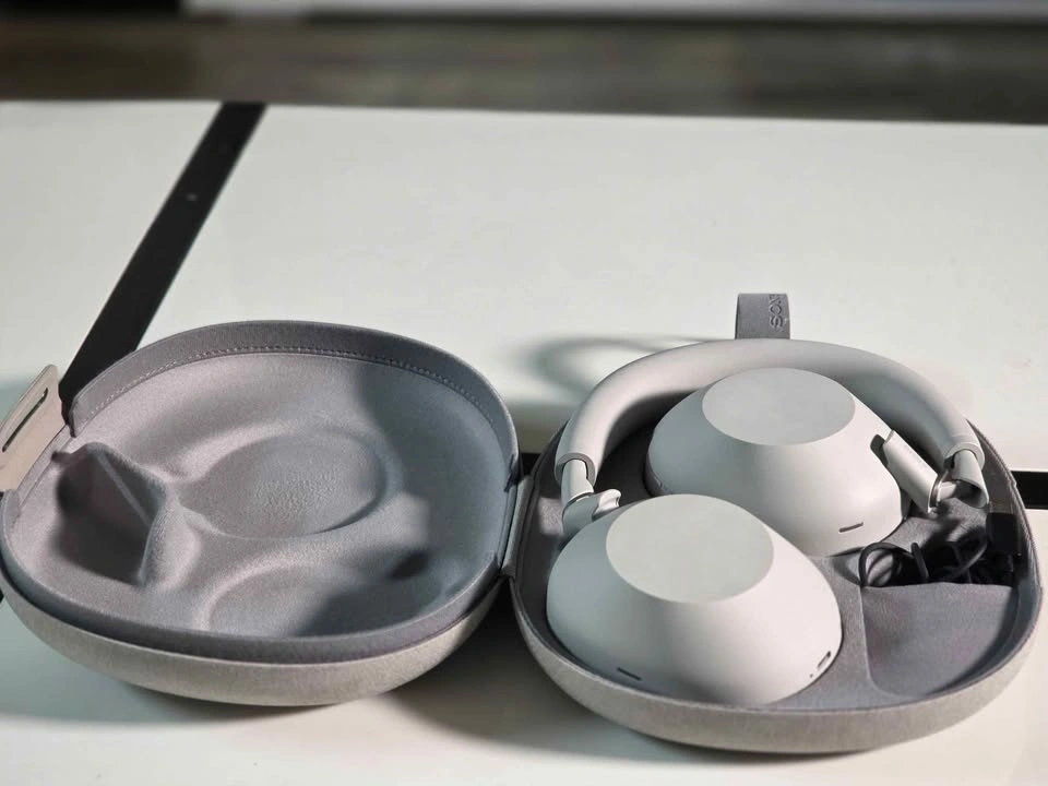 Sony WH-1000XM6 Headphones - photo 2