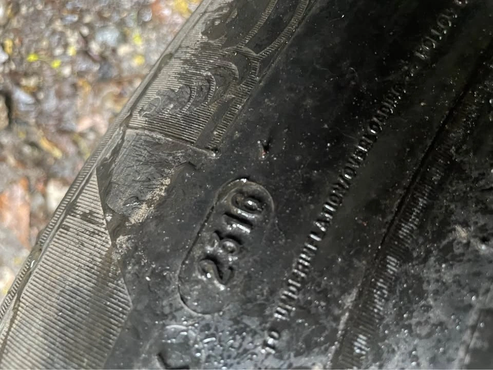 225/65R17 Michelin All Season Tires - photo 4