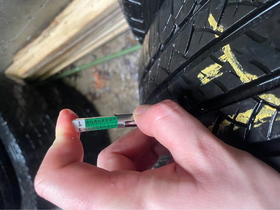 225/65R17 Michelin All Season Tires - photo 5