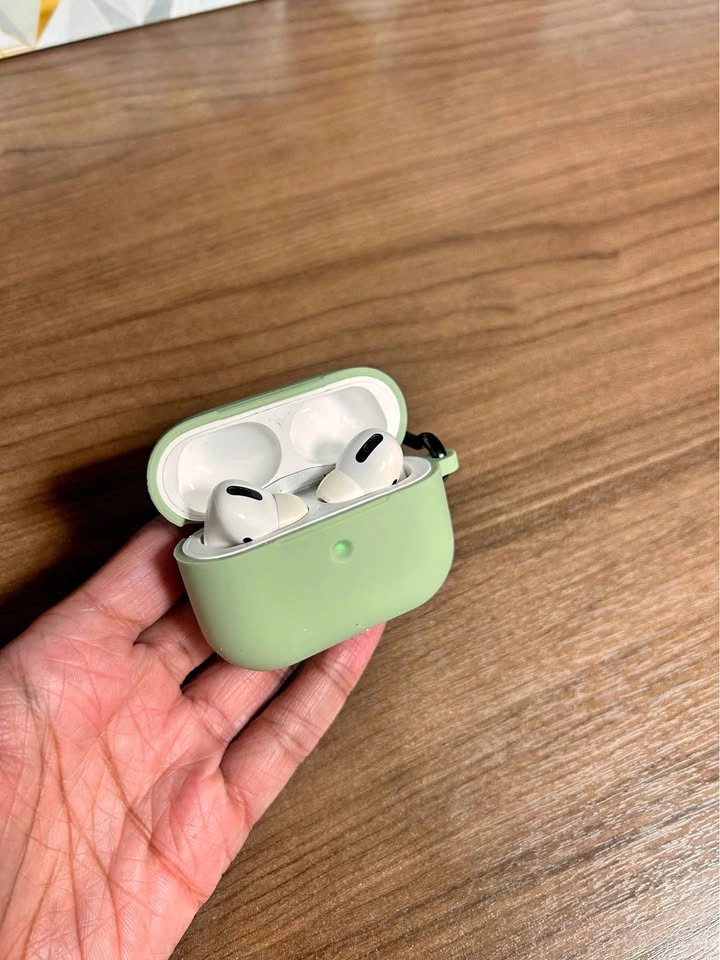 Apple AirPods Pro with MagSafe Case